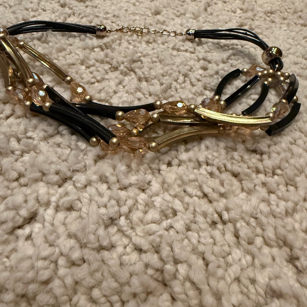 Elegant Gold and Black Necklace - Picture 3 of 6
